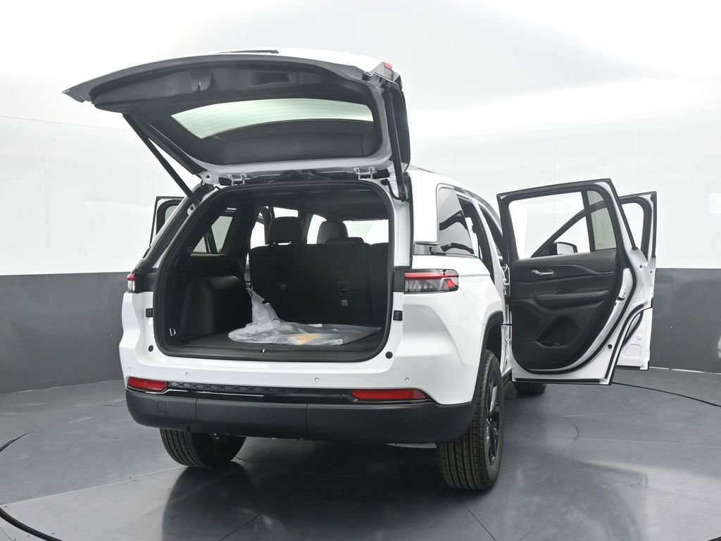 Used 2025 Jeep Grand Cherokee Altitude image 68