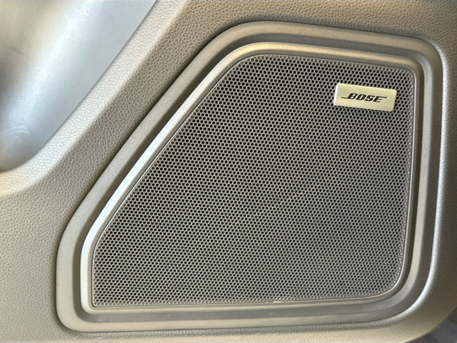 Certified 2025 Porsche Macan AWD/4WD image 12