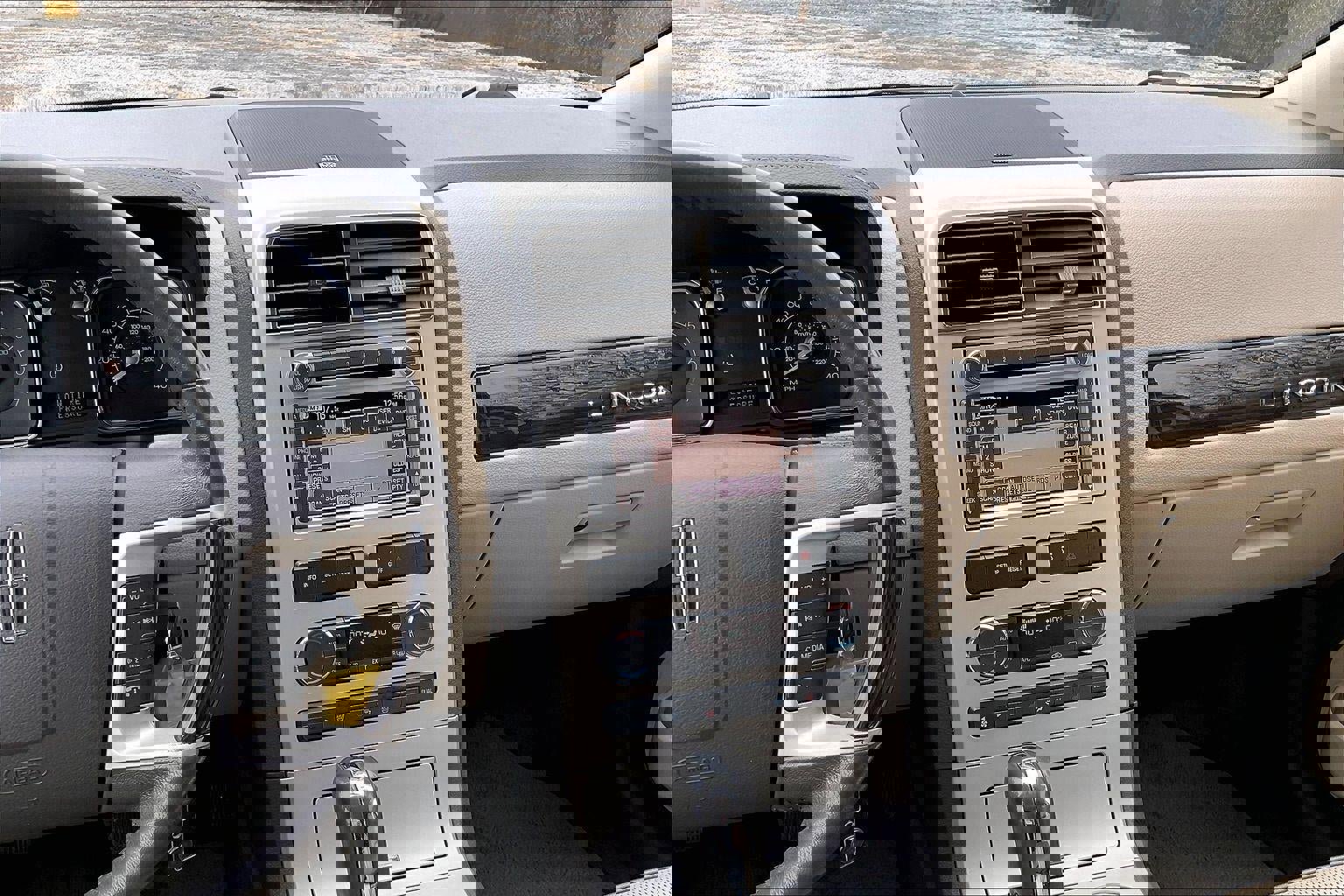 Used 2008 Lincoln MKX AWD image 6