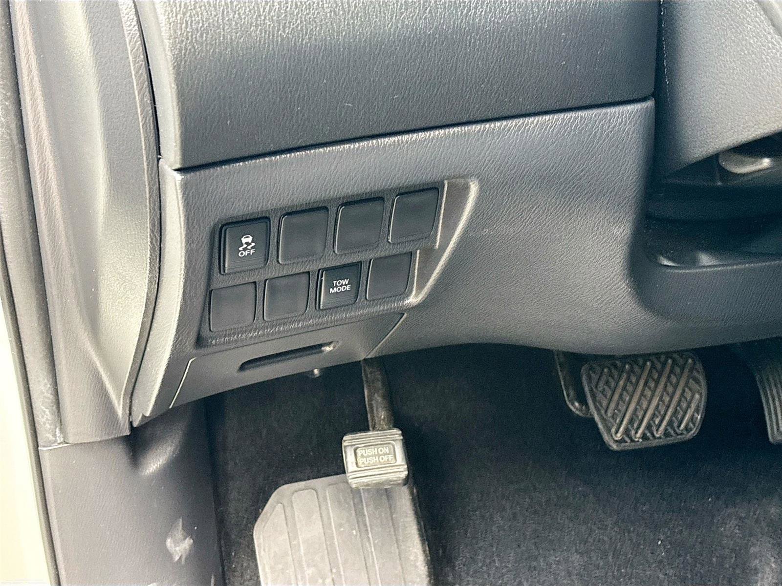 Used 2019 Nissan Pathfinder S FWD image 10