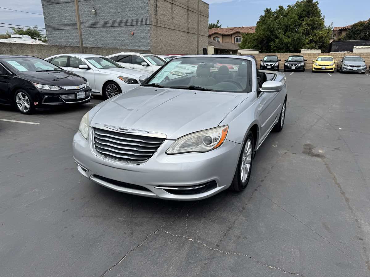 Used 2011 Chrysler 200 Touring FWD image 12