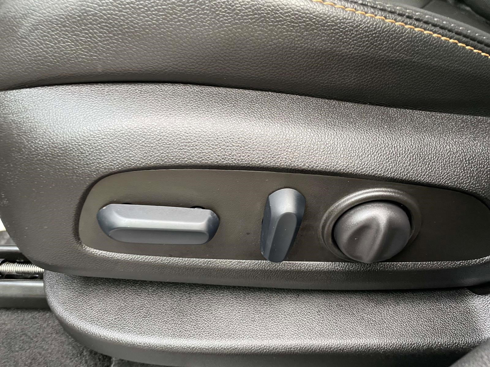 Used 2023 Chevrolet Equinox Premier image 20