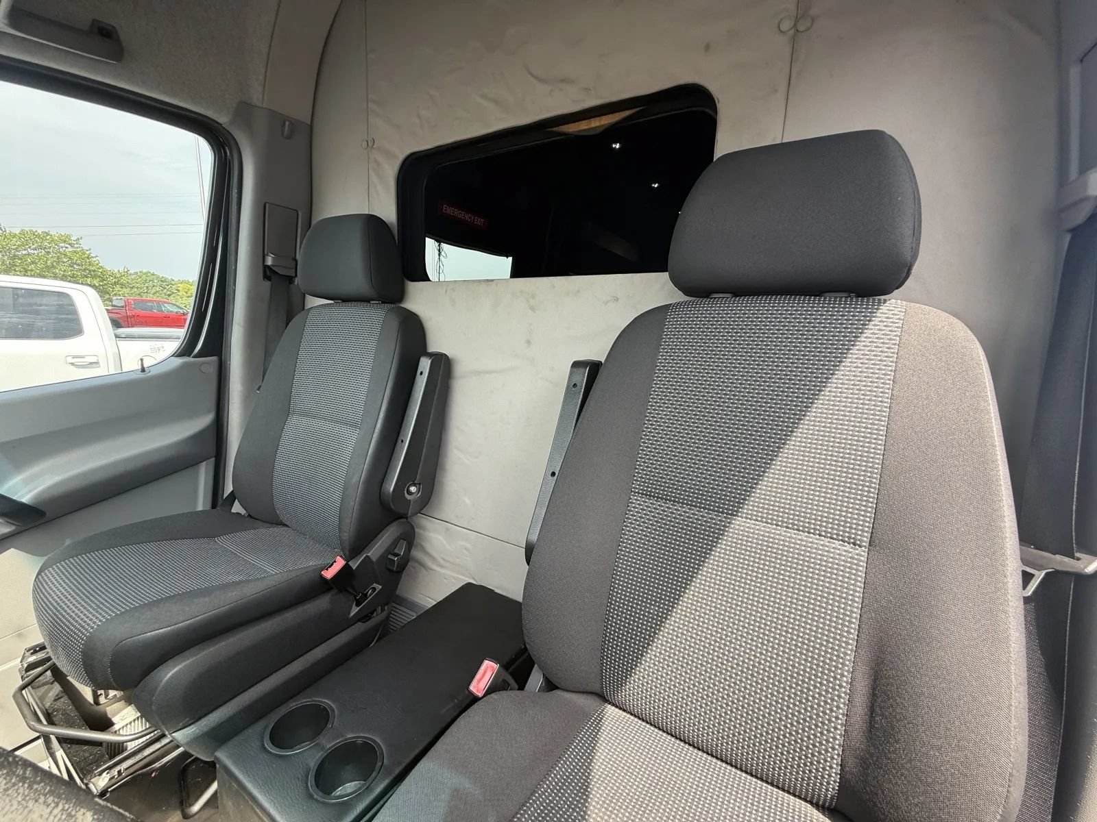 Used 2011 Mercedes-Benz Sprinter 2500 image 9