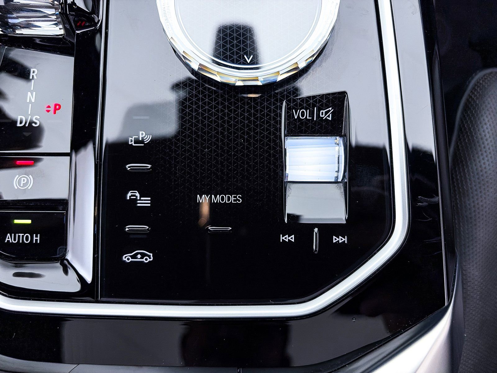 Used 2023 BMW 740i w/ Executive Package image 44