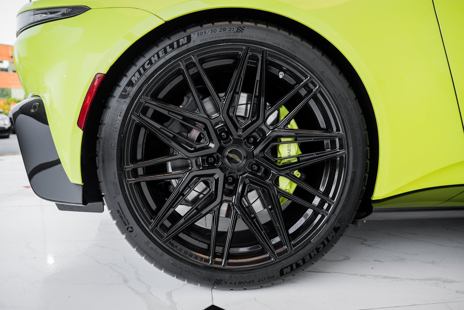 Used 2020 Aston Martin V8 Vantage Coupe RWD image 34