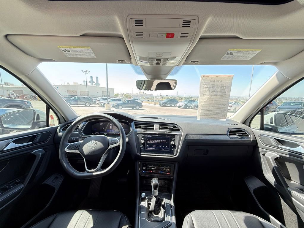 Used 2024 Volkswagen Tiguan SE w/ Panoramic Sunroof Package FWD image 15