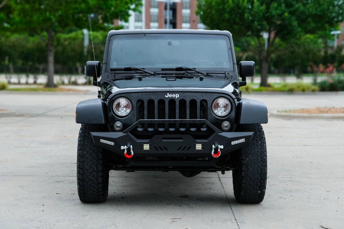 Used 2014 Jeep Wrangler Unlimited Rubicon w/ Connectivity Group AWD/4WD image 4