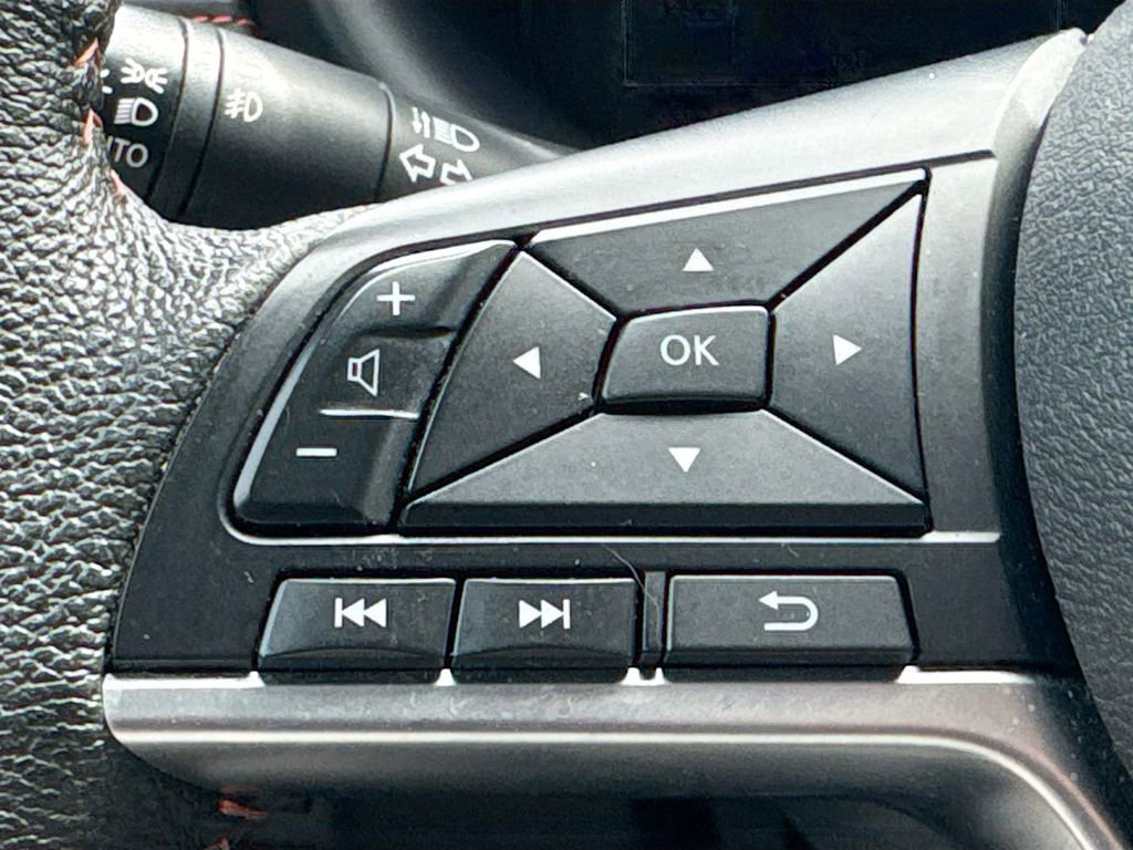 Used 2023 Nissan Kicks SR w/ SR Premium Package image 10