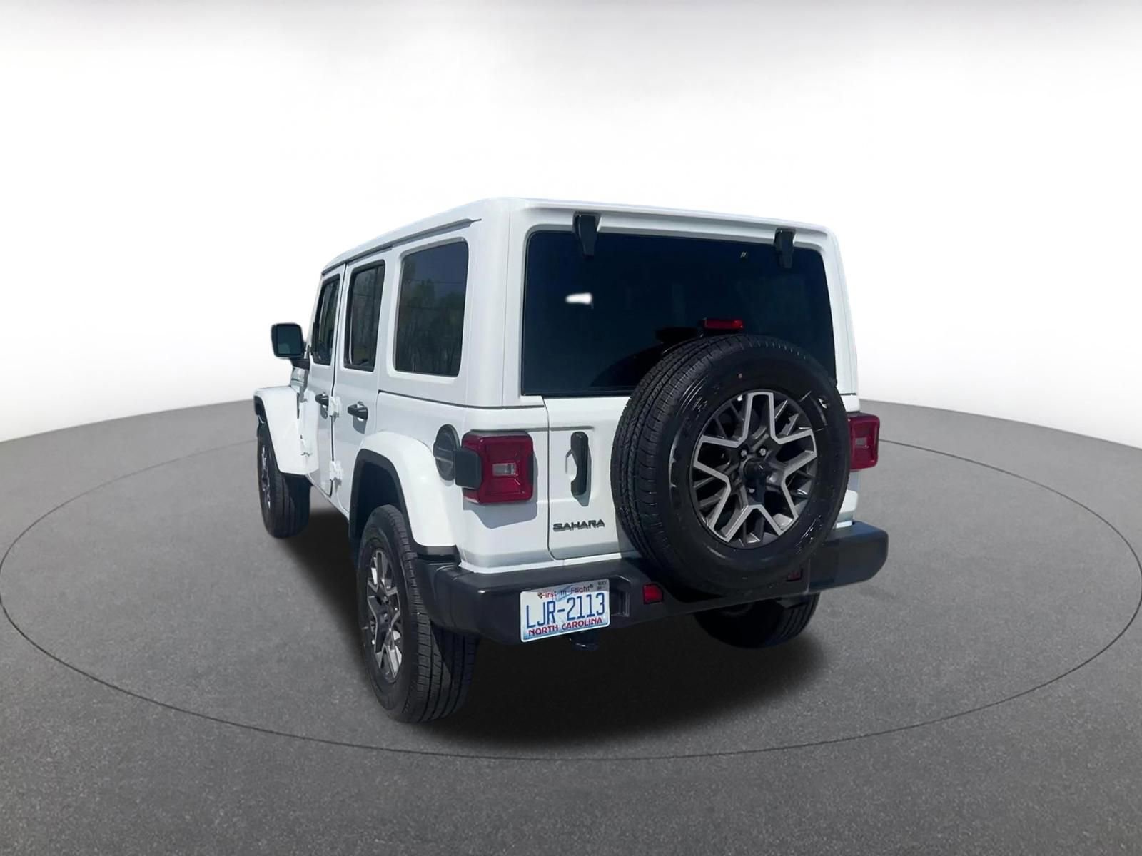 Used 2025 Jeep Wrangler Sahara image 11