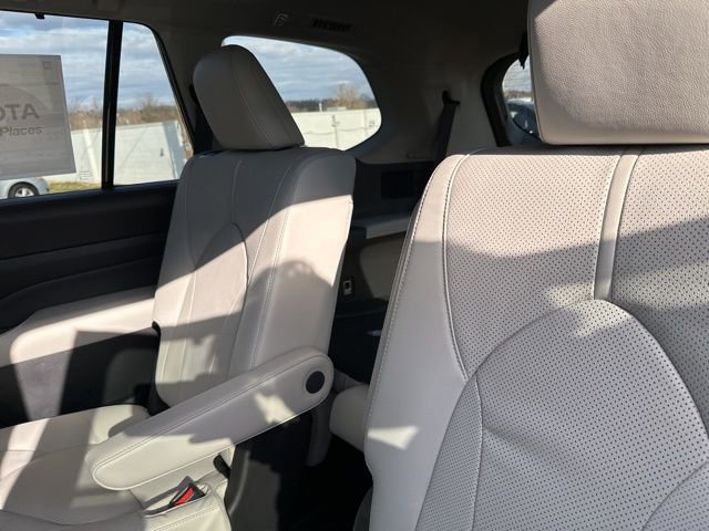 New 2026 Toyota Grand Highlander Limited image 11