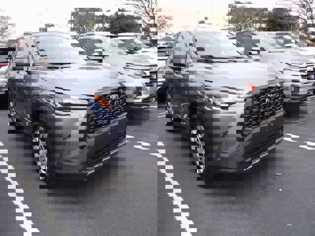 Used 2023 Toyota Corolla Cross L image 3