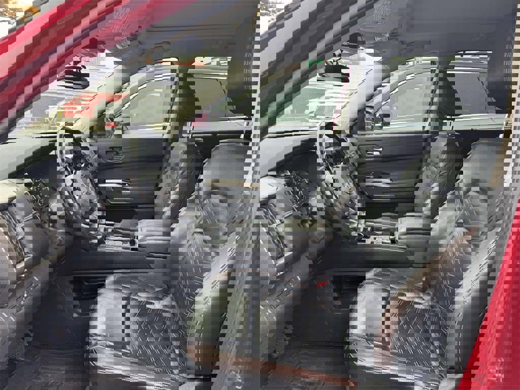 Used 2022 Nissan Pathfinder Platinum w/ Cargo Package image 17