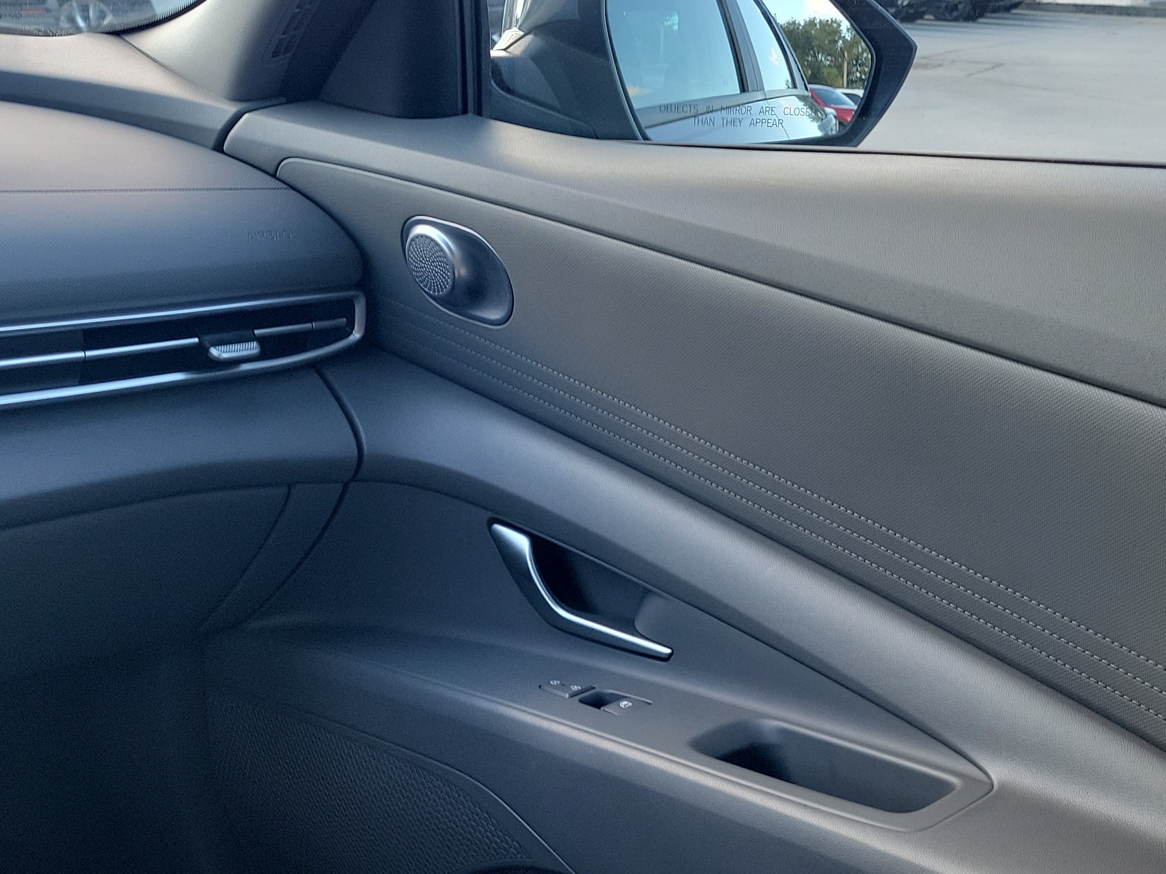 Used 2023 Hyundai Elantra SEL FWD image 16