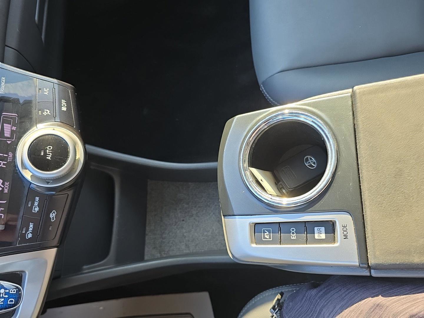 Used 2014 Toyota Prius V Five image 20