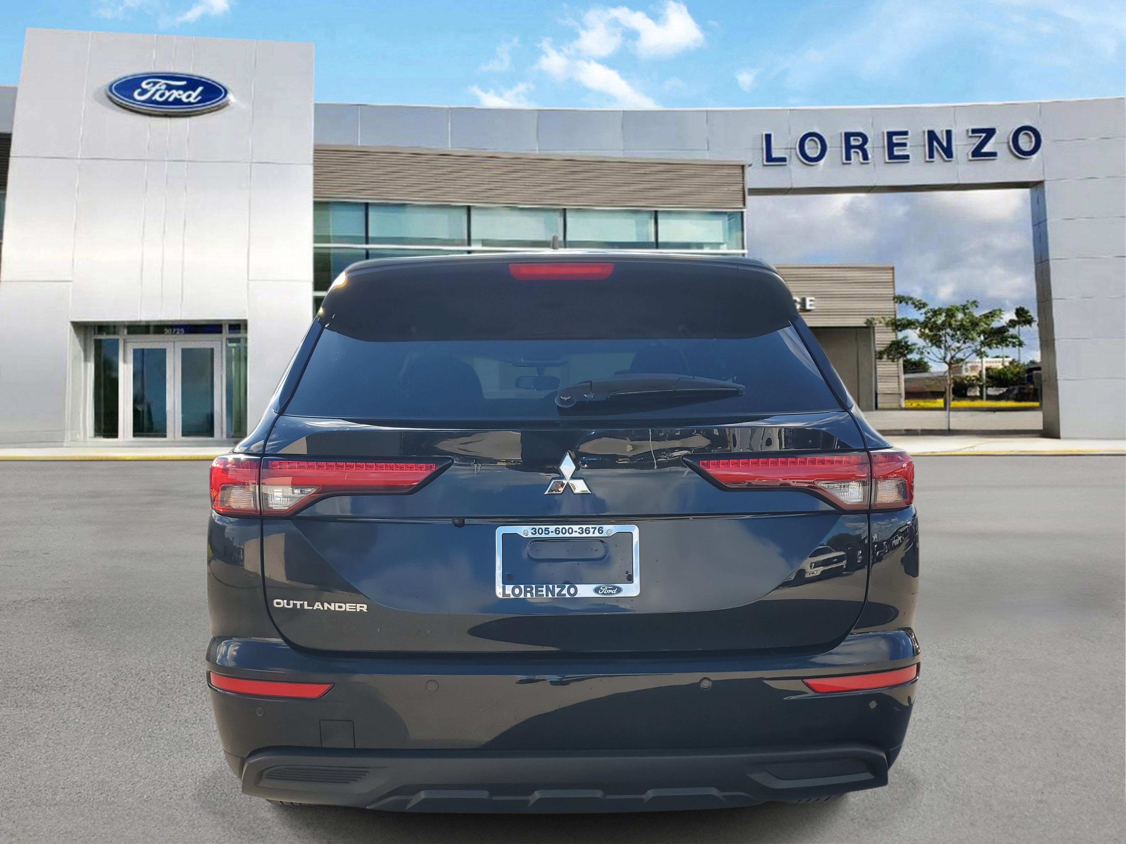 Used 2024 Mitsubishi Outlander ES image 6