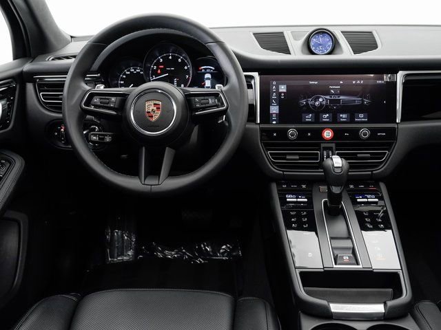 Certified 2025 Porsche Macan AWD/4WD image 15