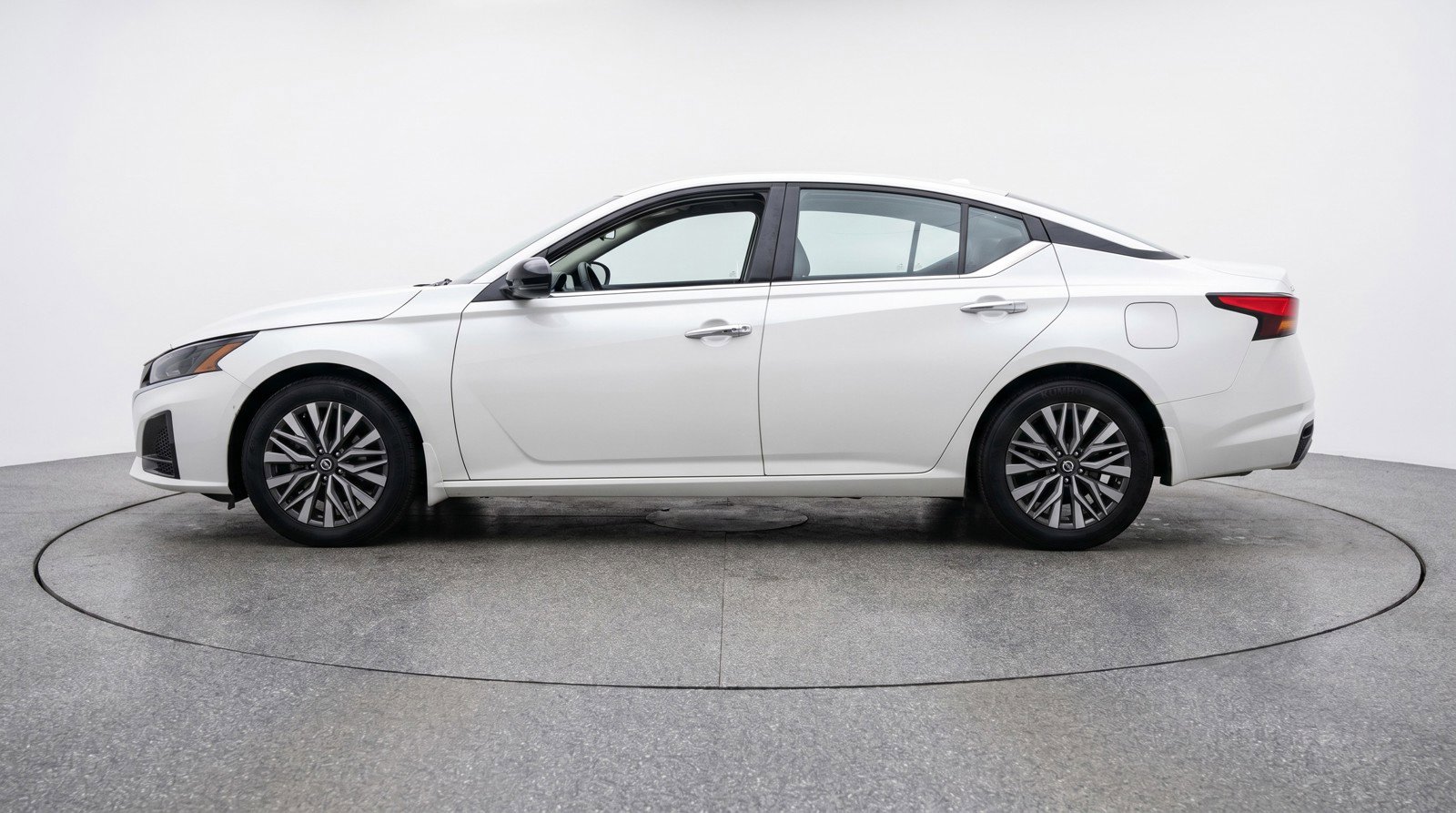 Used 2025 Nissan Altima 2.5 SV FWD image 5