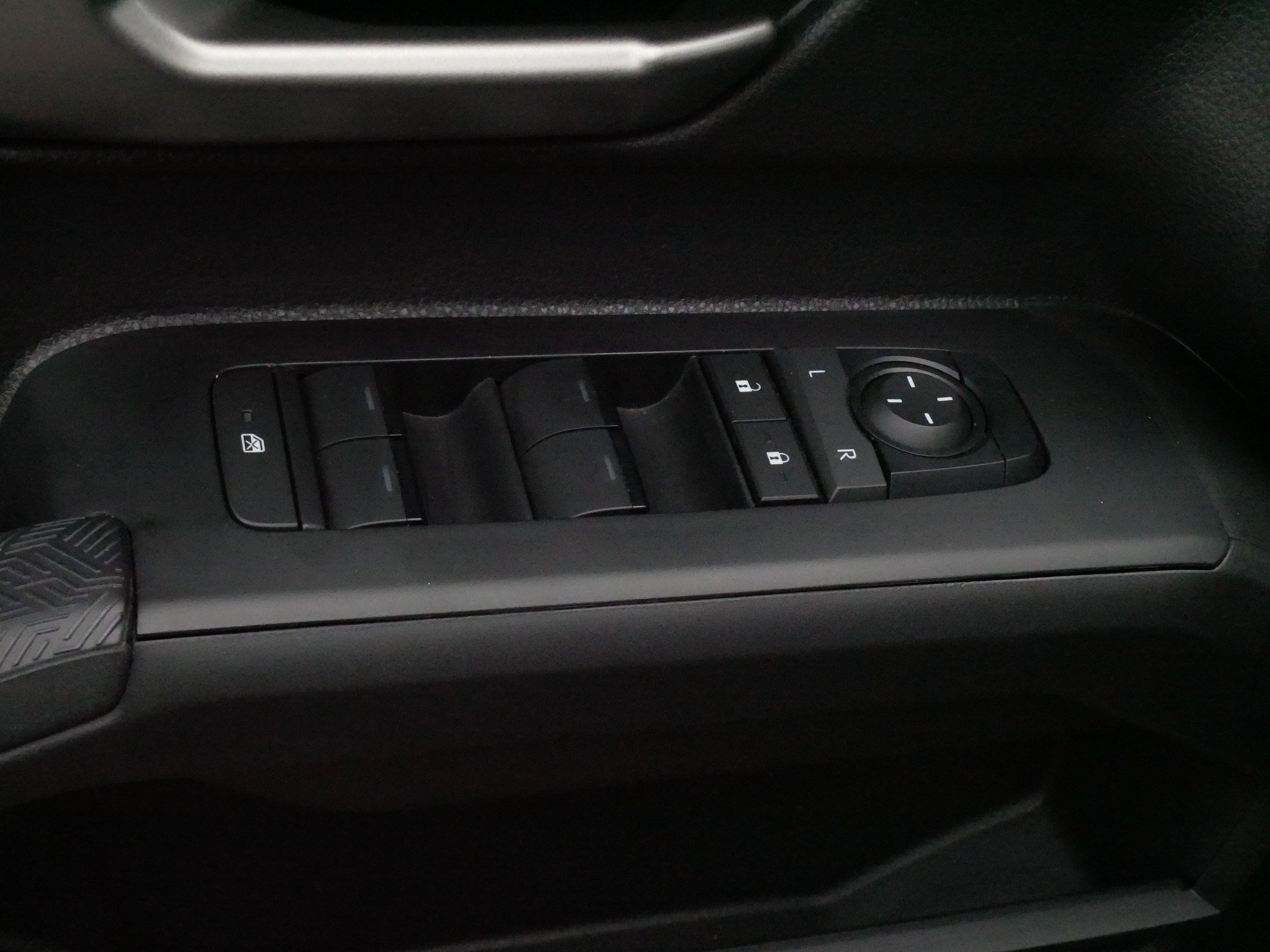 Used 2025 Toyota Tacoma TRD Sport w/ TRD Sport Upgrade Package image 19