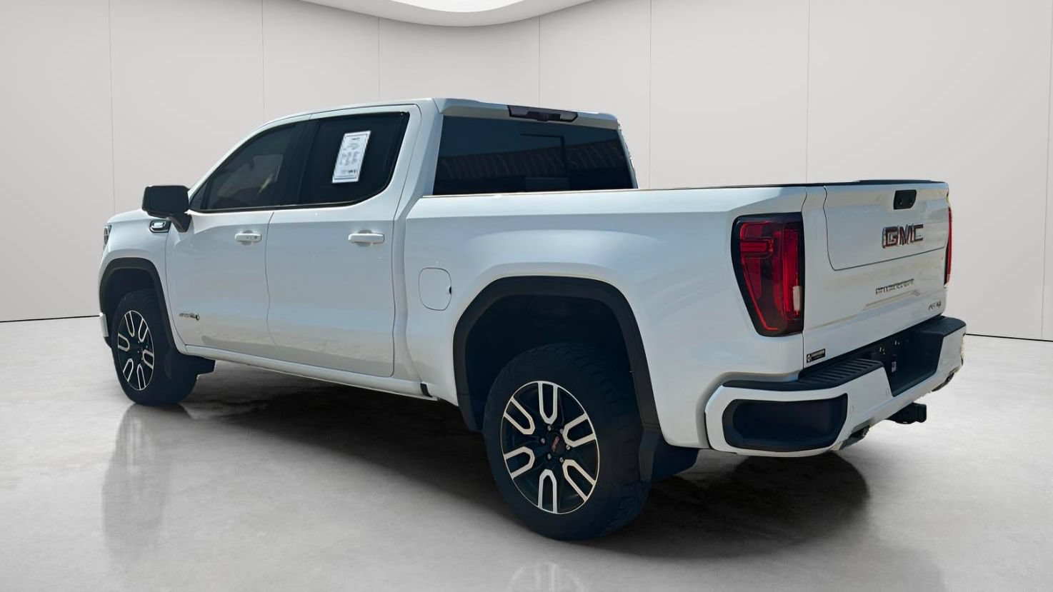 Used 2023 GMC Sierra 1500 AT4 w/ Technology Package AWD/4WD image 8