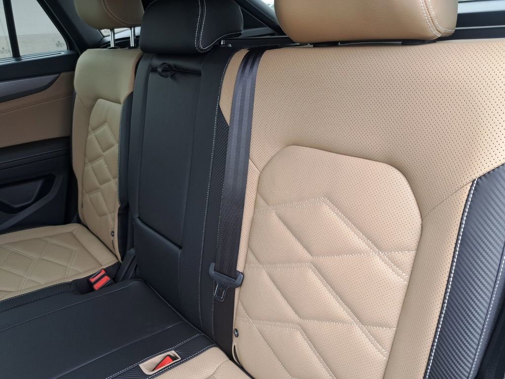 Used 2025 Volkswagen Atlas Cross Sport SE image 22