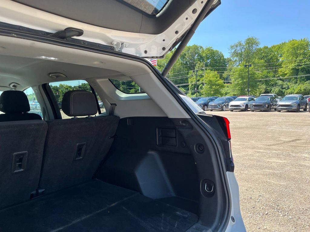 Used 2022 GMC Terrain SLE w/ Driver Convenience Package AWD/4WD image 14
