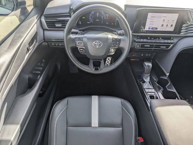 Used 2025 Toyota Camry SE image 12