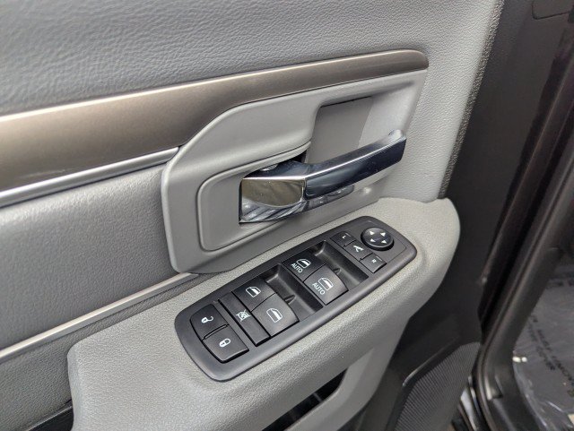 Used 2018 RAM 2500 SLT w/ Luxury Group AWD/4WD image 10