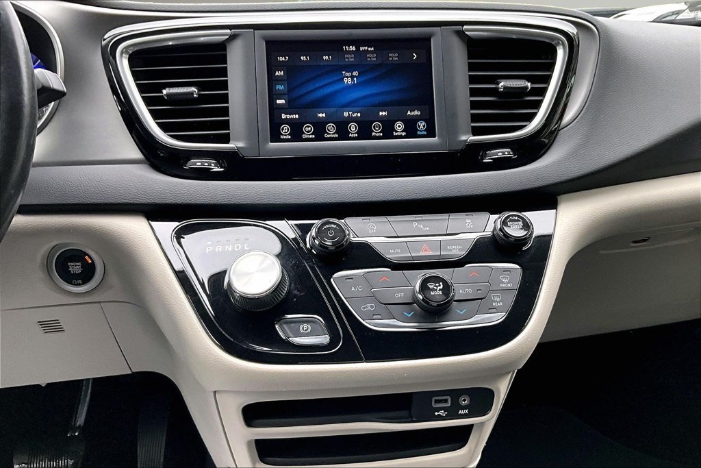Used 2020 Chrysler Pacifica Touring-L FWD image 10
