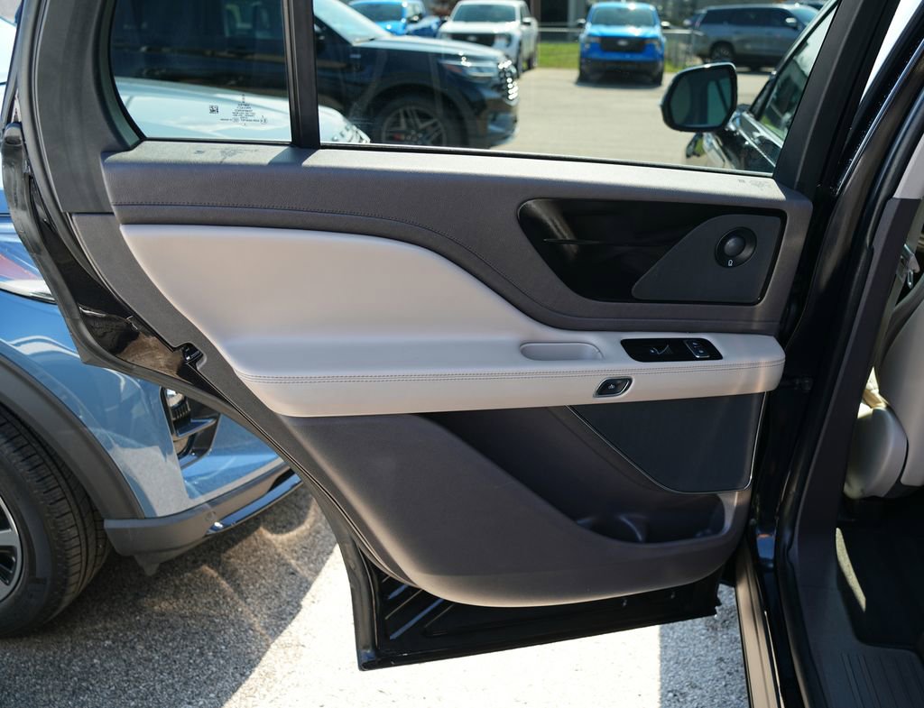 Used 2020 Lincoln Aviator Reserve image 18