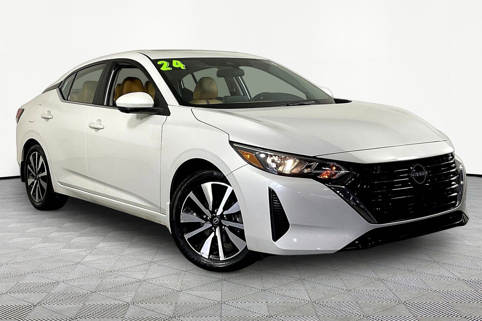 Used 2024 Nissan Sentra SV w/ SV Premium Package FWD image 3