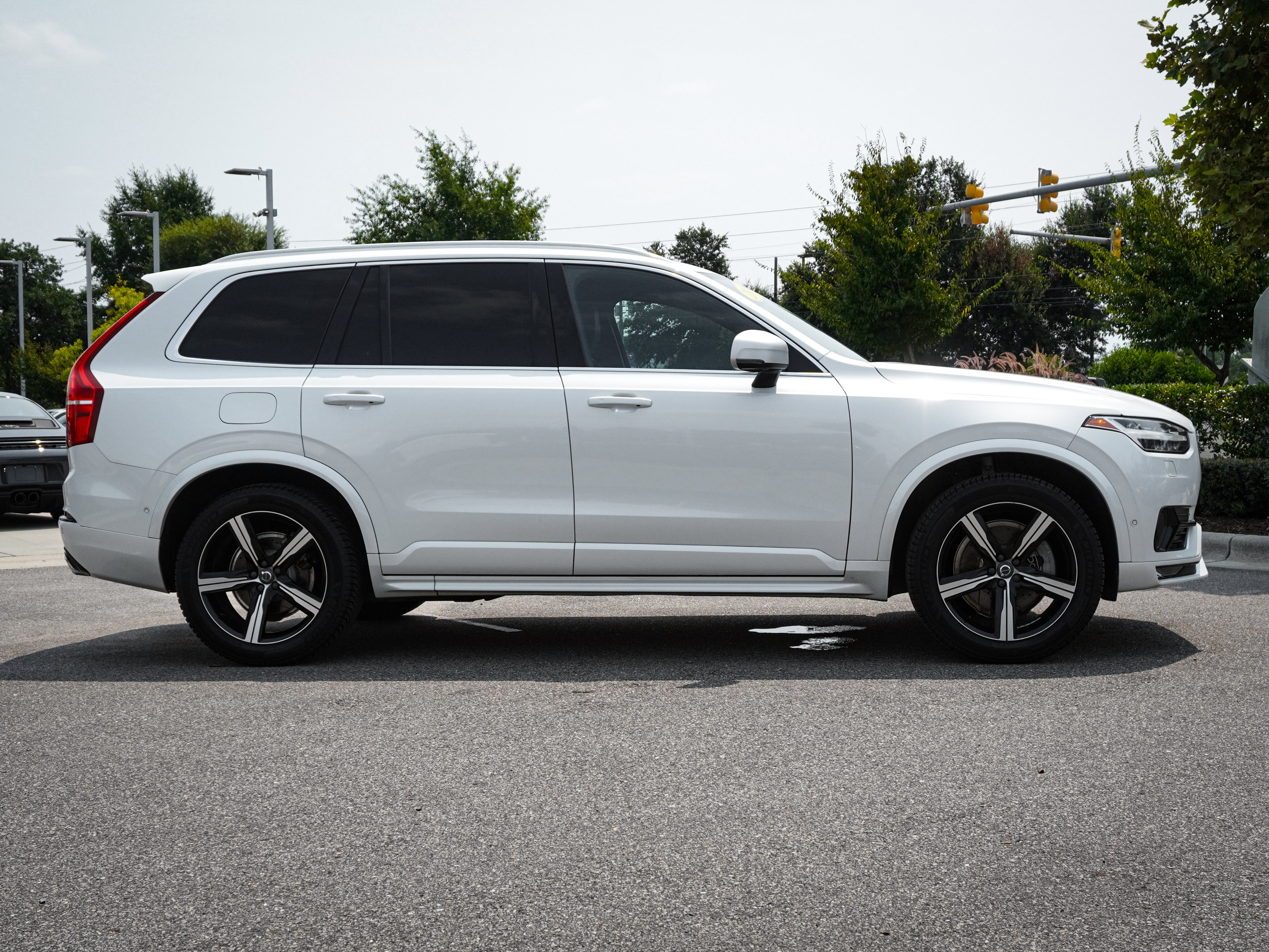 Used 2019 Volvo XC90 T6 R-Design w/ Advanced Package AWD/4WD image 11