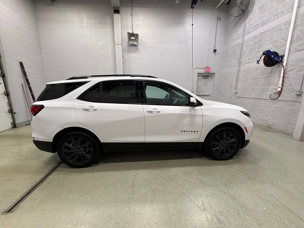 Used 2024 Chevrolet Equinox RS w/ RS Leather Package AWD/4WD image 3