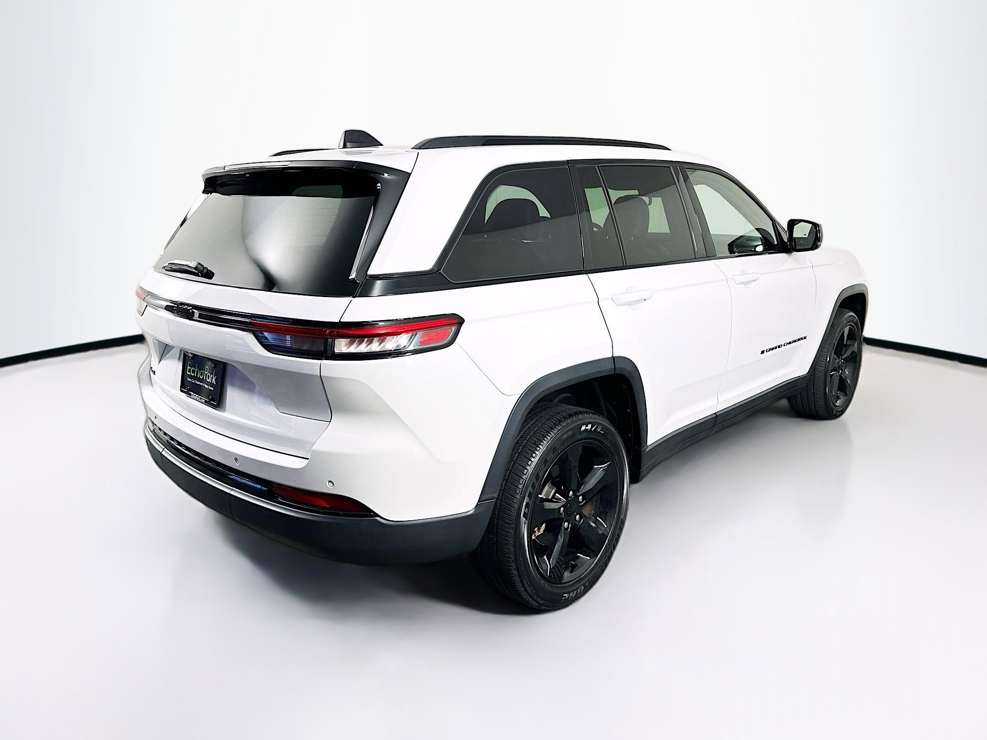 Used 2023 Jeep Grand Cherokee Altitude AWD/4WD image 9