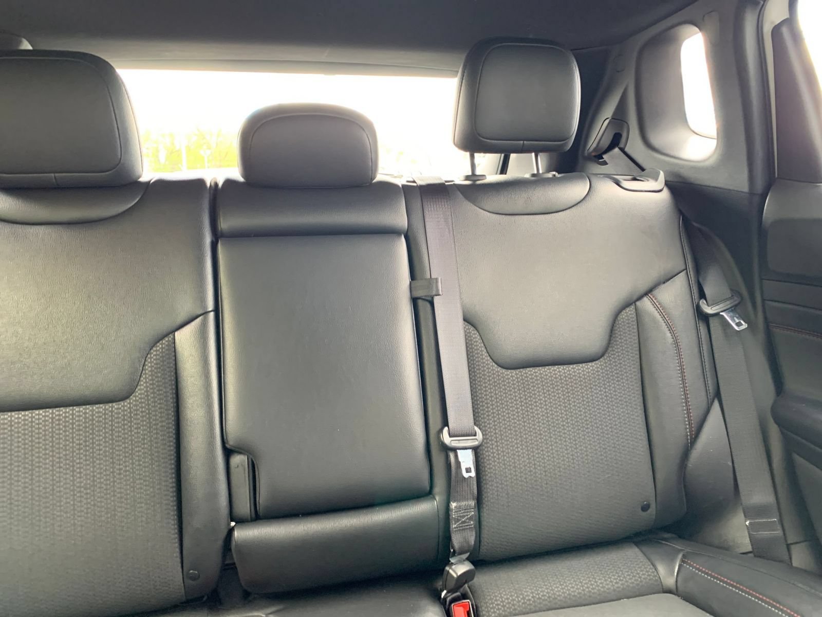 Used 2025 Jeep Compass Trailhawk AWD/4WD image 36