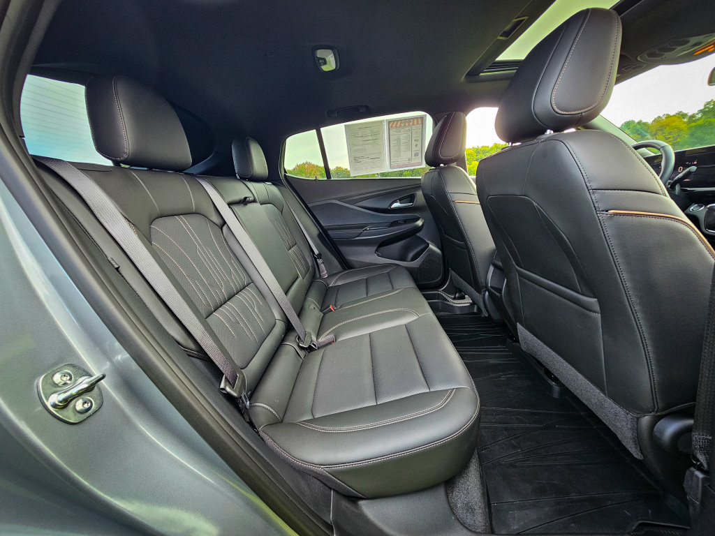 Used 2025 Buick Envista Avenir FWD image 39
