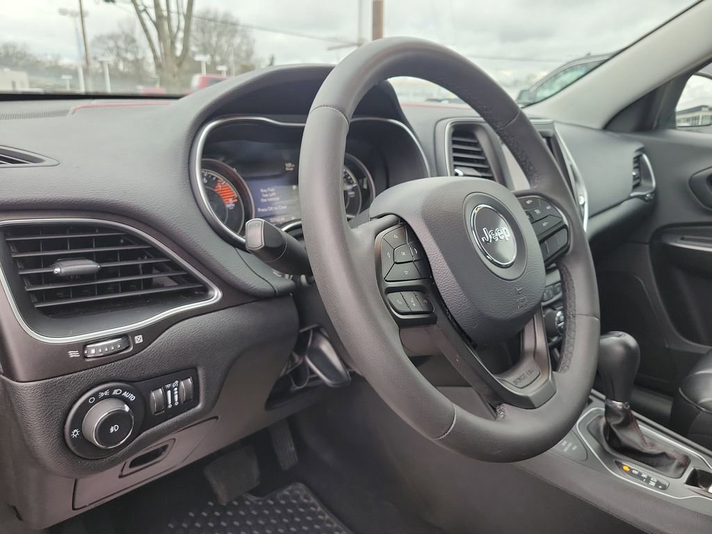 Used 2020 Jeep Cherokee Trailhawk image 18