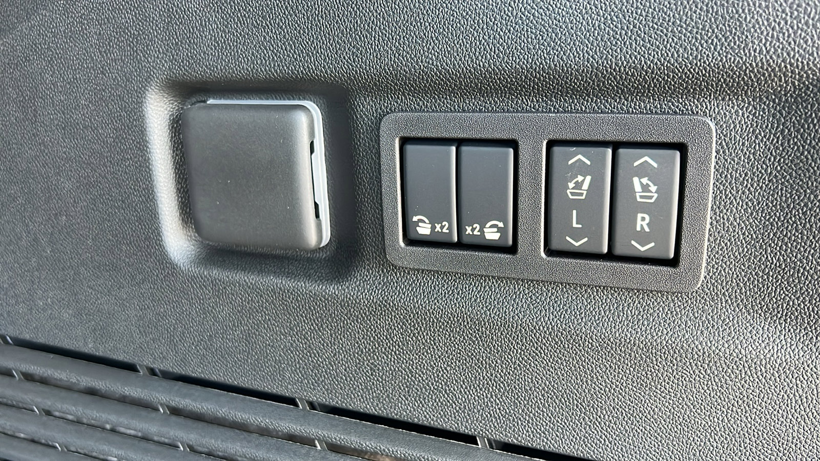 New 2025 Chevrolet Suburban High Country image 13