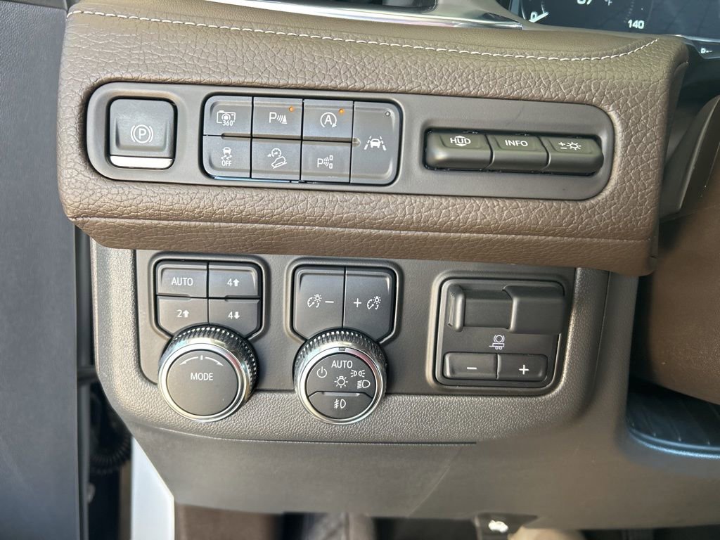 Used 2024 GMC Yukon XL Denali w/ Advanced Technology Package image 25