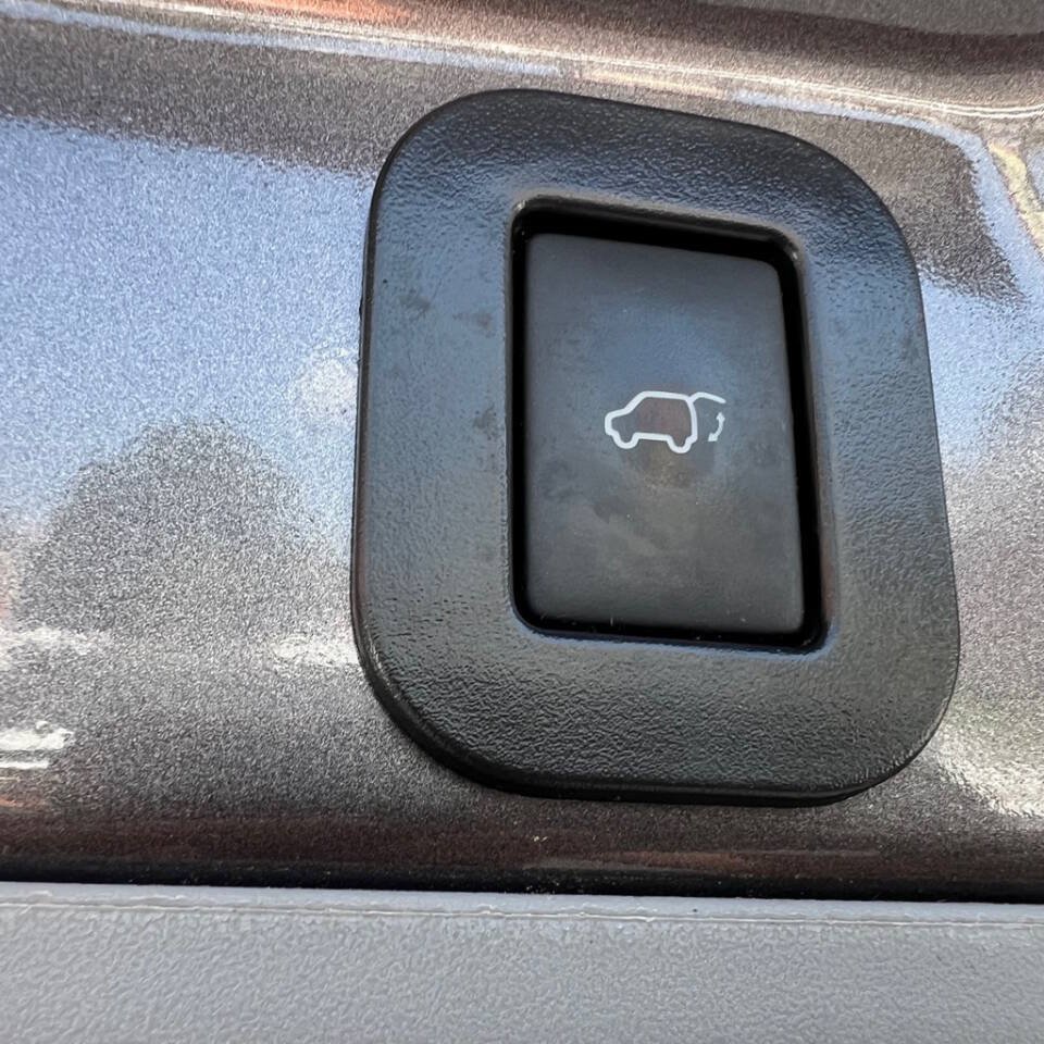 Used 2015 Toyota Sienna XLE FWD image 12