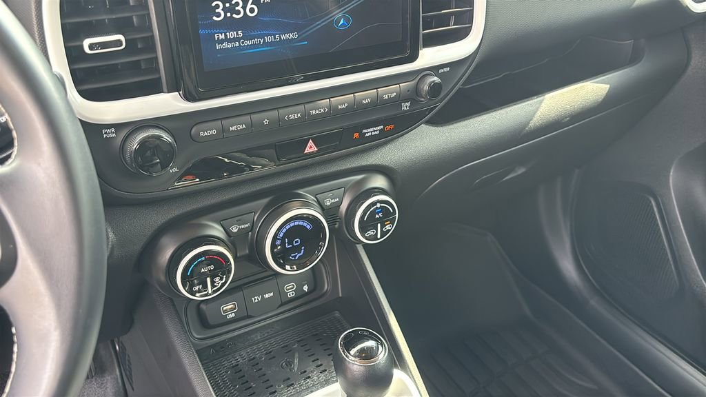 Used 2023 Hyundai Venue Limited image 20
