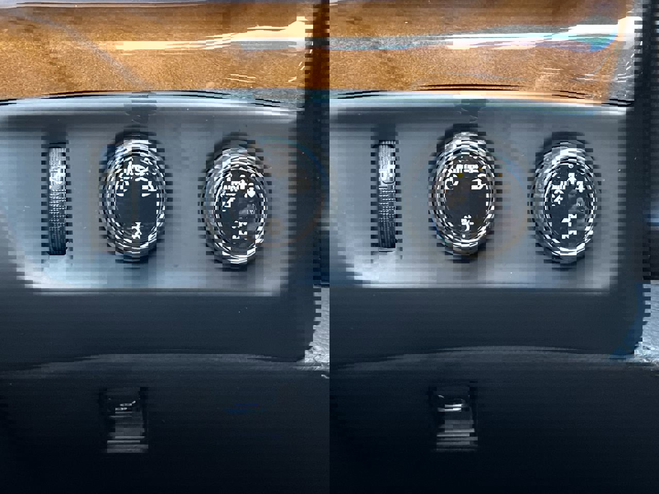 Used 2019 Cadillac Escalade ESV Premium Luxury image 19