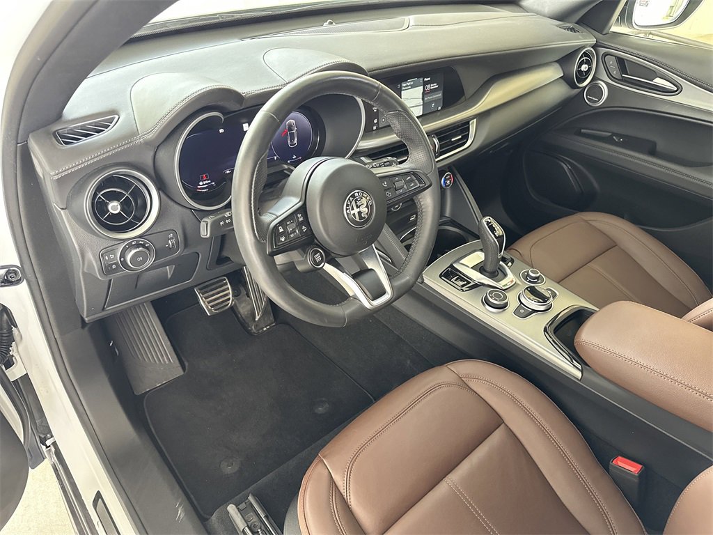 Used 2024 Alfa Romeo Stelvio Ti image 13