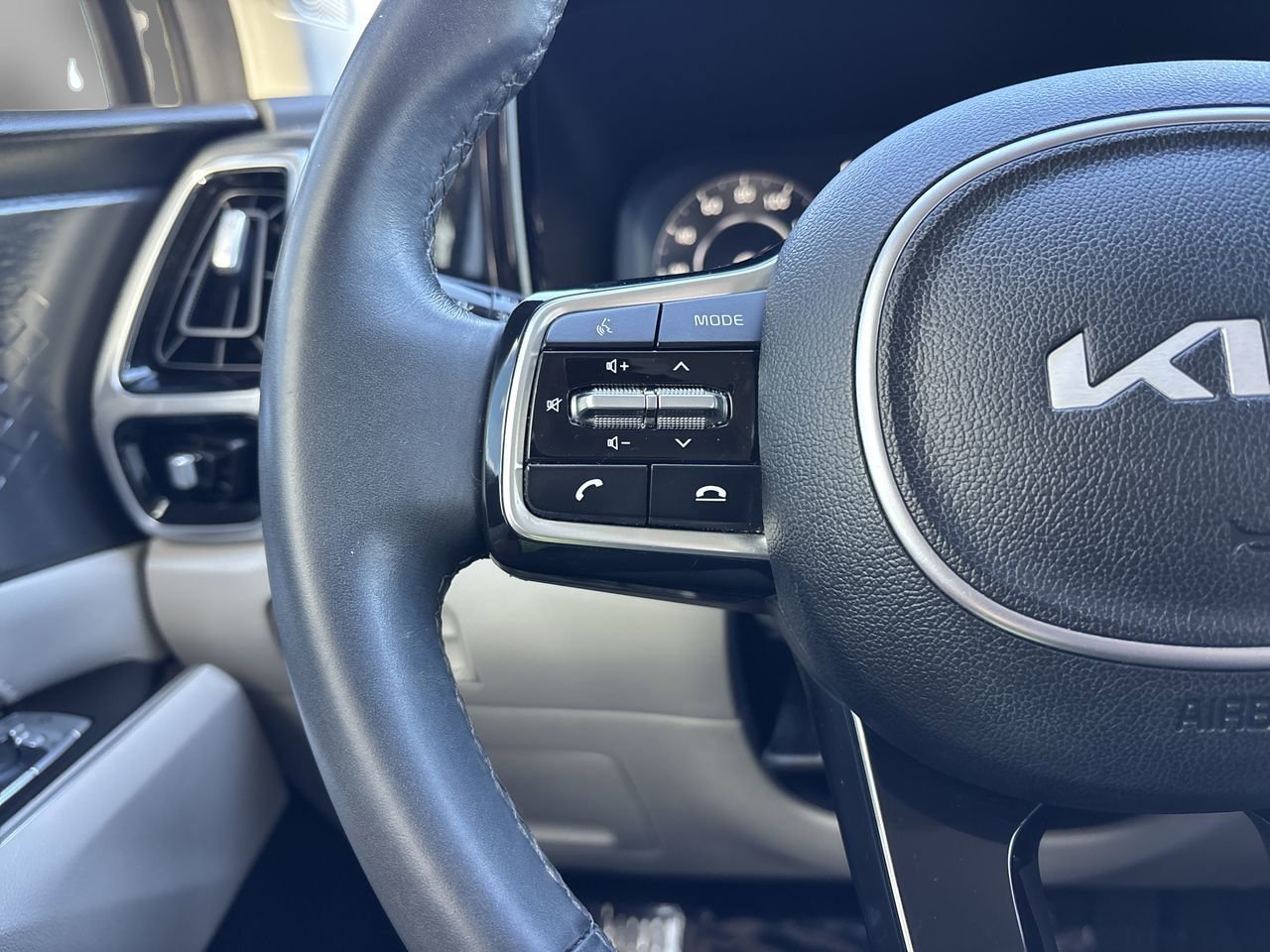 Used 2023 Kia Sorento SX image 30