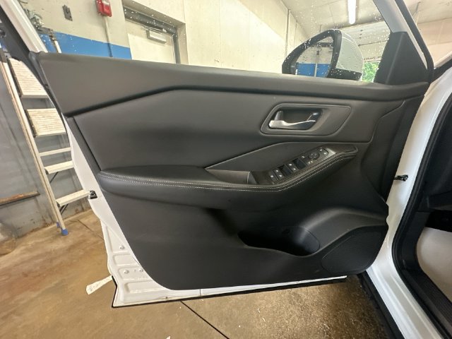 Used 2026 Nissan Rogue SV AWD/4WD image 27