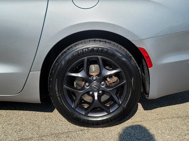 Used 2020 Chrysler Pacifica Touring-L Plus FWD image 14