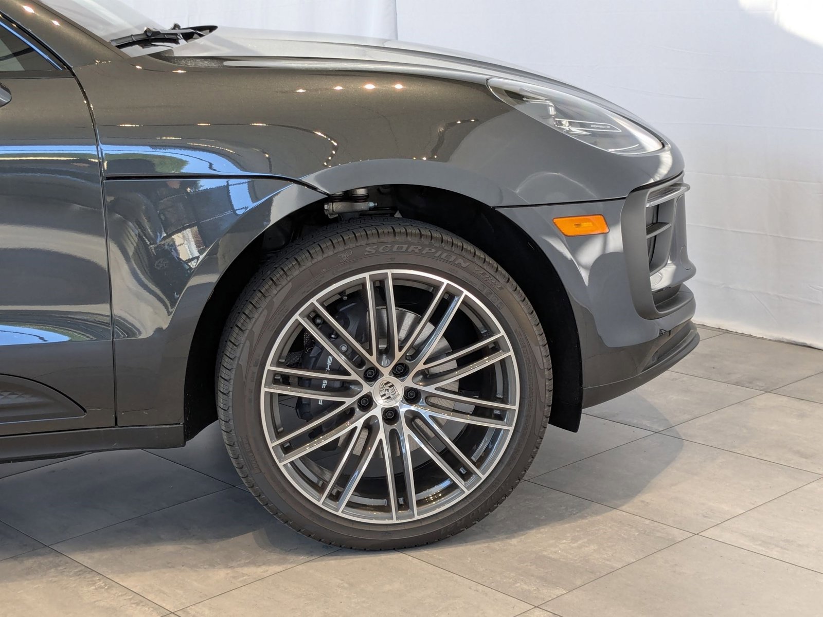 Certified 2025 Porsche Macan image 11