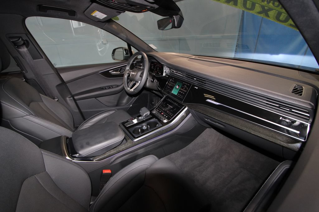 Used 2025 Audi Q7 3.0T Prestige w/ Prestige Package AWD/4WD image 24