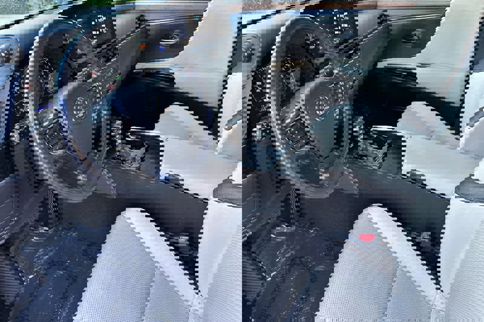 Used 2023 Lexus ES 300h w/ Premium Package image 11