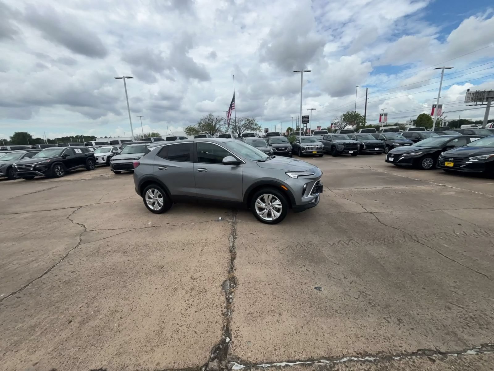 Used 2025 Buick Encore GX Preferred AWD/4WD image 2