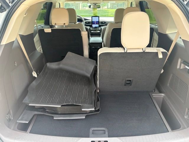 Used 2023 Ford Explorer Platinum w/ Technology Package AWD/4WD image 7